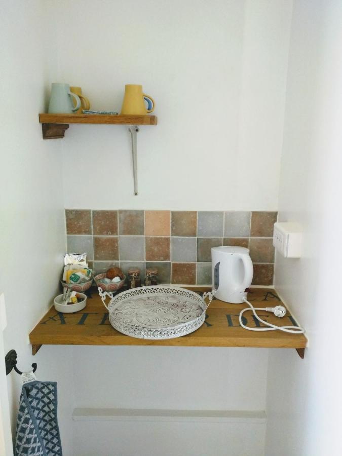 Bed and Breakfast Quai Des Fleurs Saint-Savinien Екстер'єр фото
