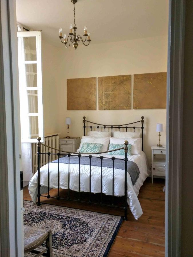 Bed and Breakfast Quai Des Fleurs Saint-Savinien Екстер'єр фото