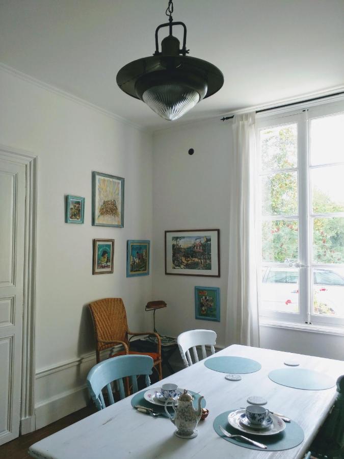 Bed and Breakfast Quai Des Fleurs Saint-Savinien Екстер'єр фото